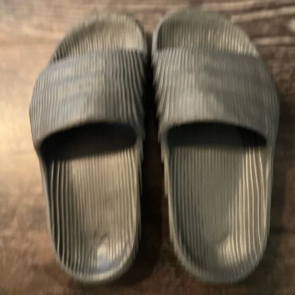 Adidas Adilette 22 slide sandals new men’s s 4 women’s 5 - Picture 3 of 5